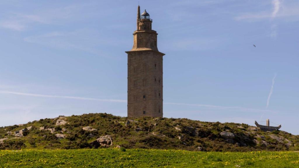 La Torre de Hércules de A Coruña se iluminará de azul por las personas sordas