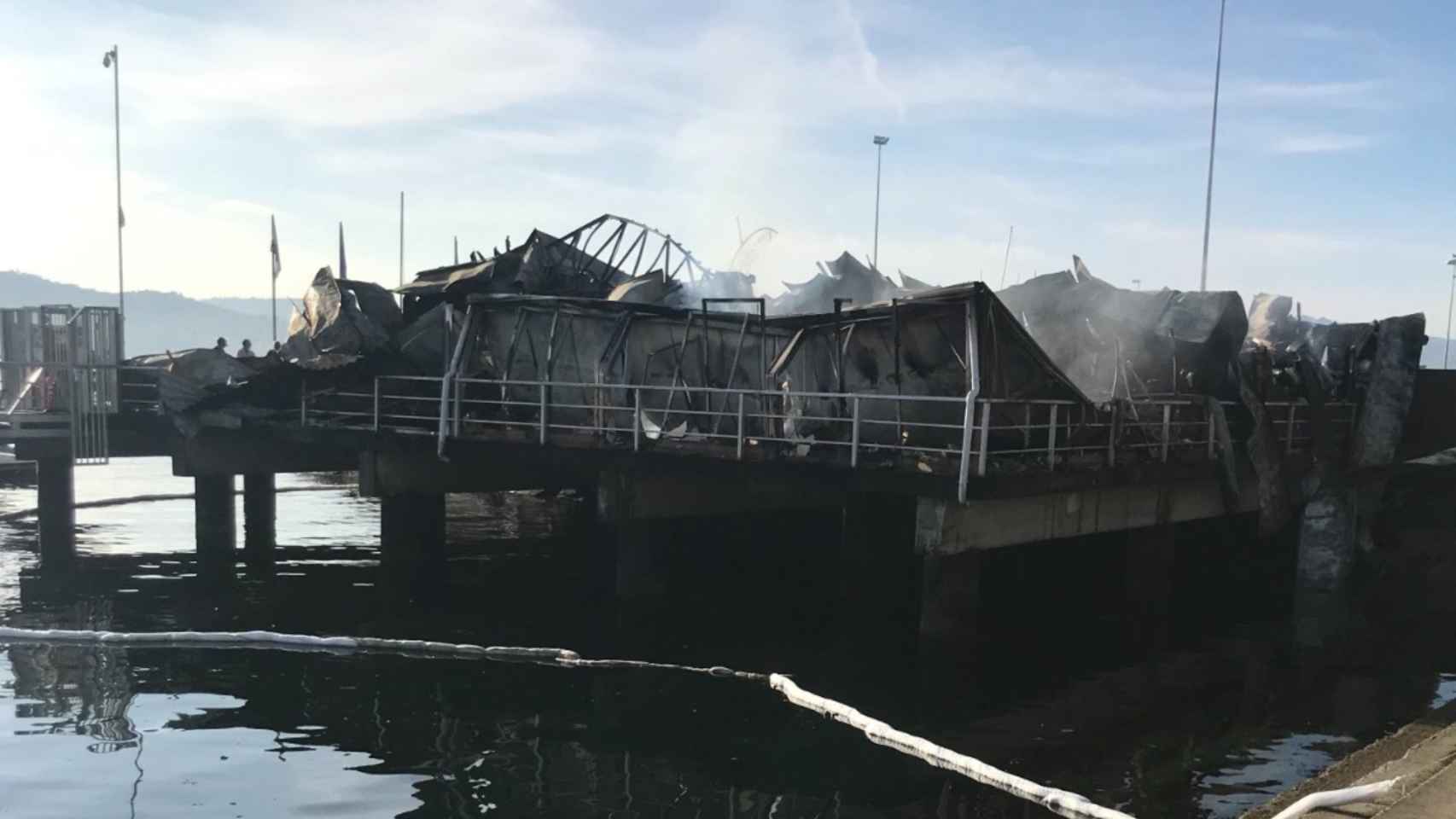 Estado del restaurante La  Bathía de Moaña tras el incendio.