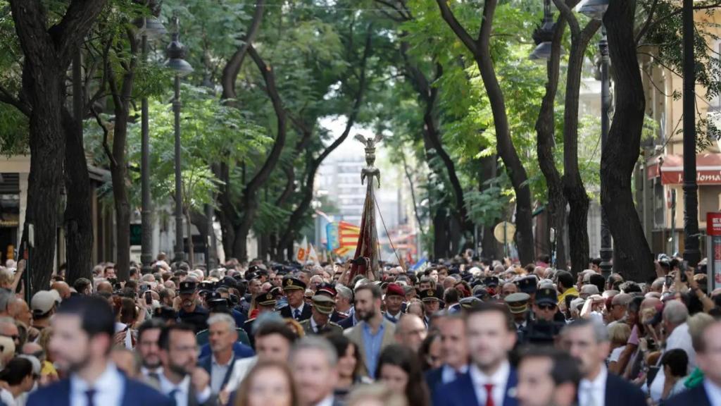 Imagen de archivo de la procesión cívica de la 'Senyera' en el 9 d'Octubre de 2022. Efe/Manuel Bruque
