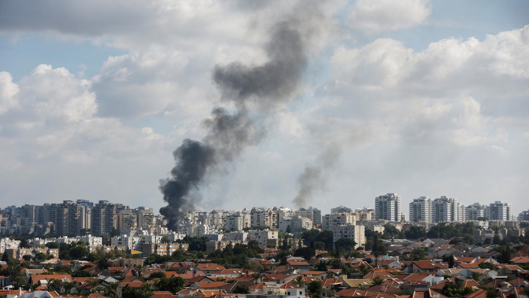 La ciudad israelí de Ashkelon, en la mañana del sábado, tras ser bombardeada desde Gaza