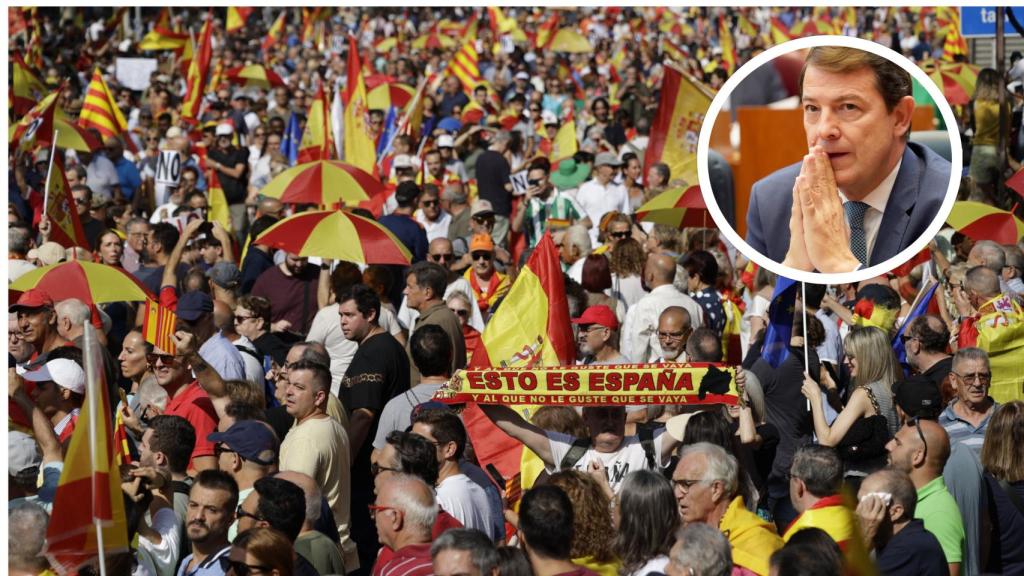 Decenas de miles de manifestantes, este domingo en Barcelona.