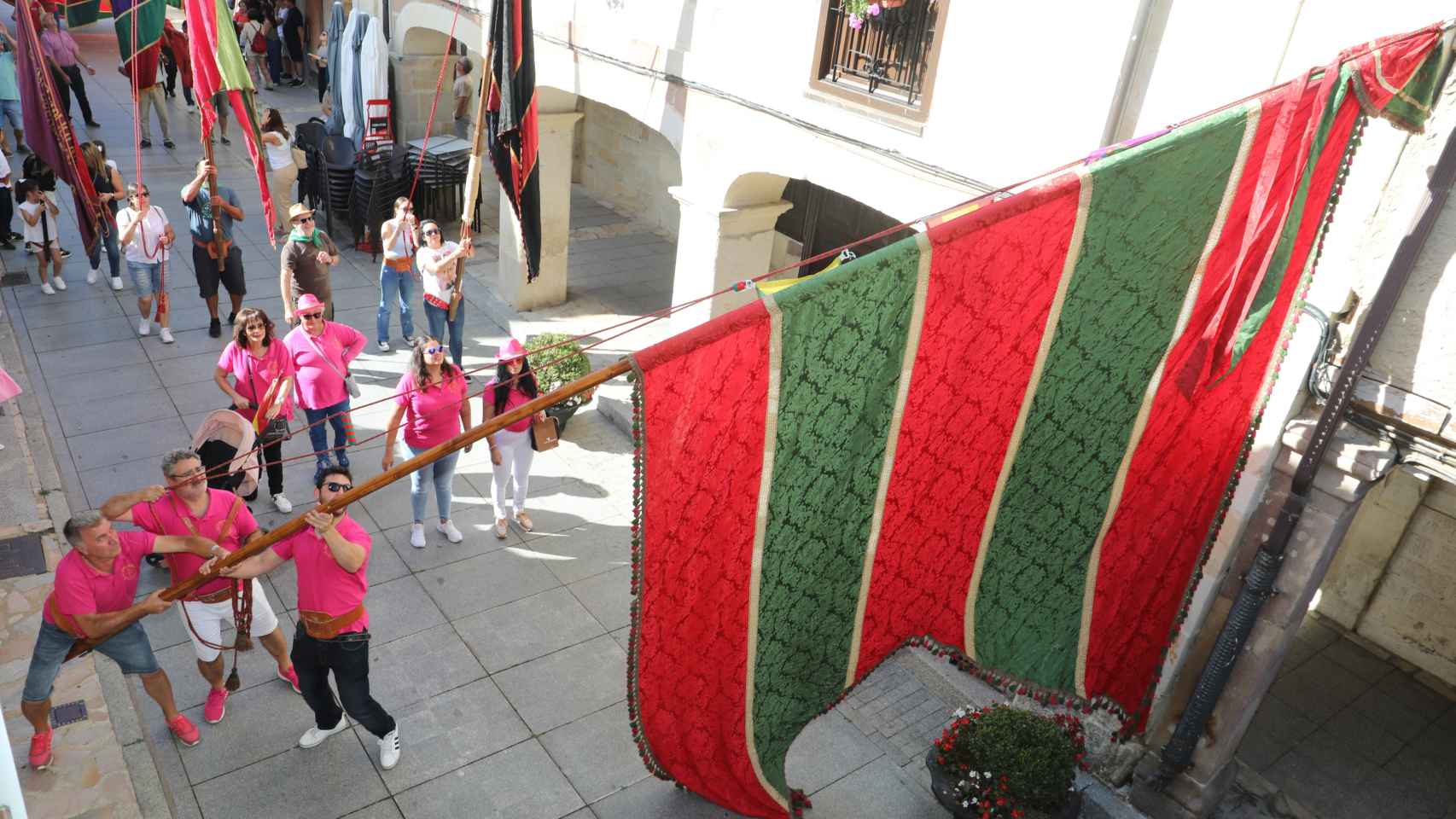 Cervera de Pisuerga (Palencia) acoge los actos del XXXVIII Día de la Provincia, en la imagen exhibición de los pendones concejiles (3)