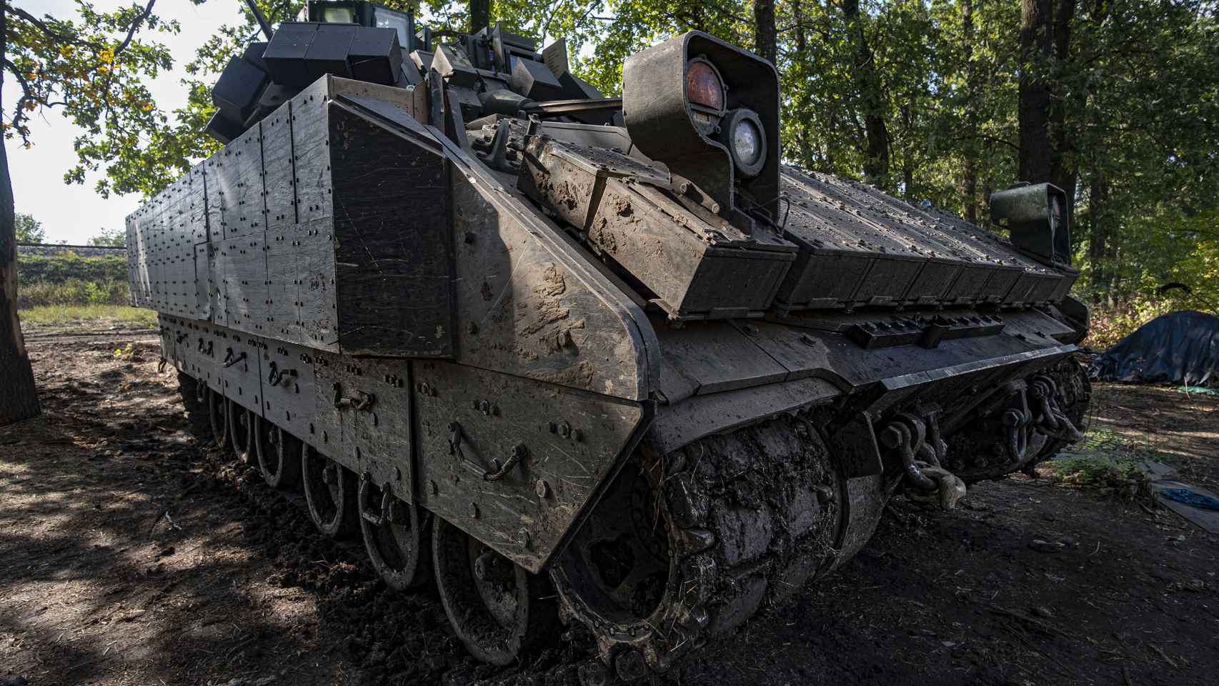 Uno de los vehículos de combate Bradley, que Estados Unidos ha enviado a Ucrania, en los alrededores de Orejov.