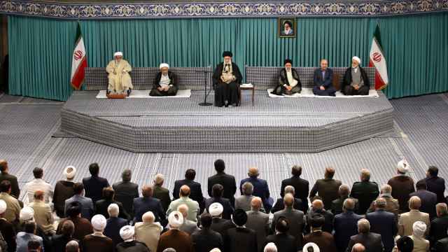 El ayatolá Alí Jamenei, líder supremo iraní, habla durante una ceremonia en Teherán el 3 de octubre.
