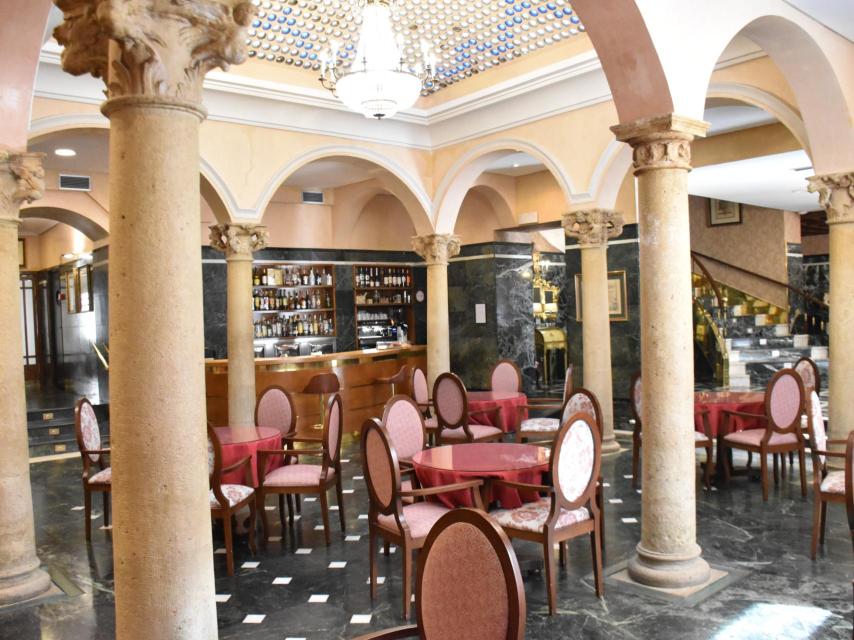 Vestíbulo principal del Hotel Imperial, con las columnas toscanas originales