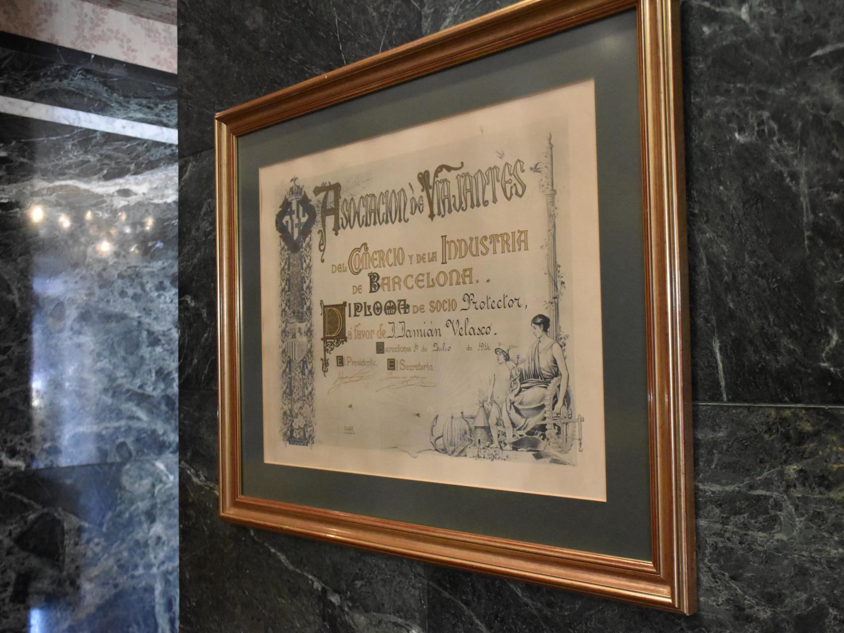 Diploma de la Asociación de Comerciantes e Industria de Barcelona, que certifica como destino recomendado al Hotel Imperial