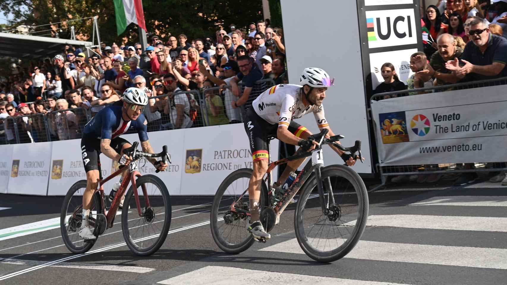 Alejandro Valverde, en el momento de cruzar la meta en el Mundial de Gravel.
