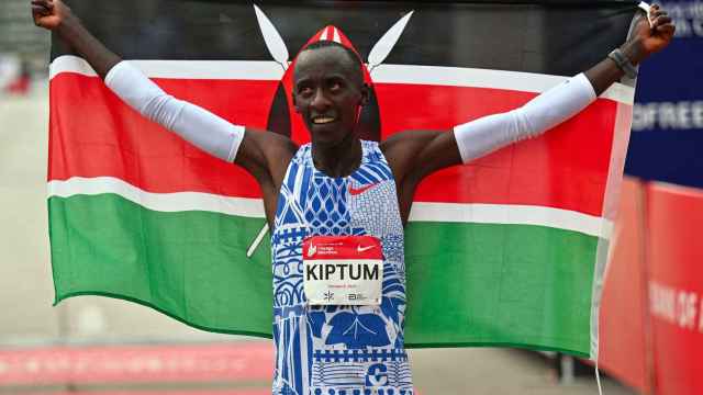Kiptum celebra su récord mundial