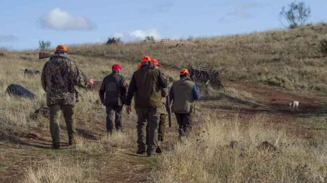 Varios cazadores en Castilla-La Mancha.