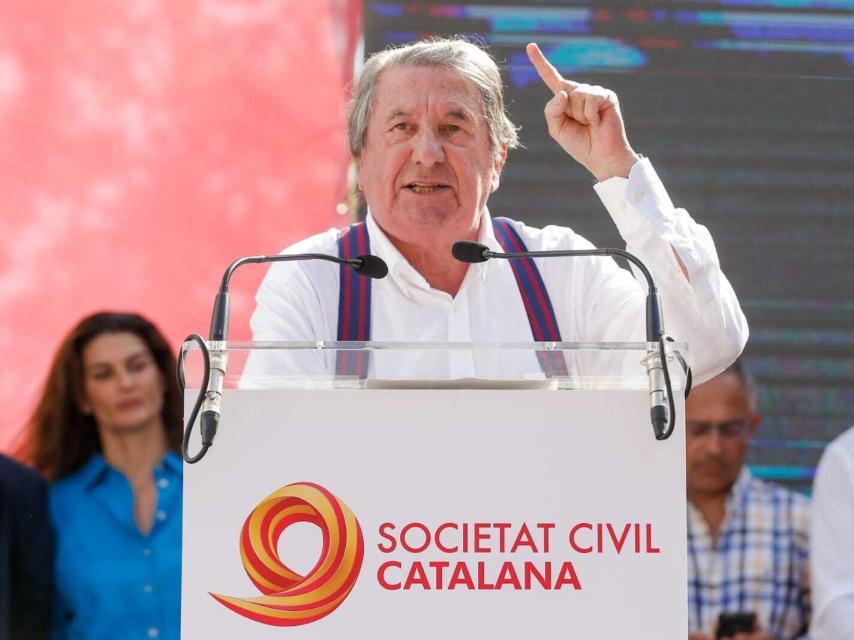 Paco Vázquez, exalcalde socialista de La Coruña, durante su intervención en el acto de Sociedad Civil Catalana este domingo.