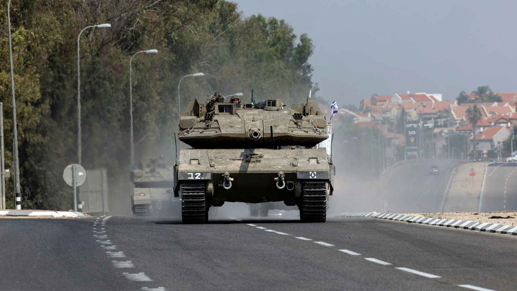 Grupo de tanques de Israel cerca de la Franja de Gaza.