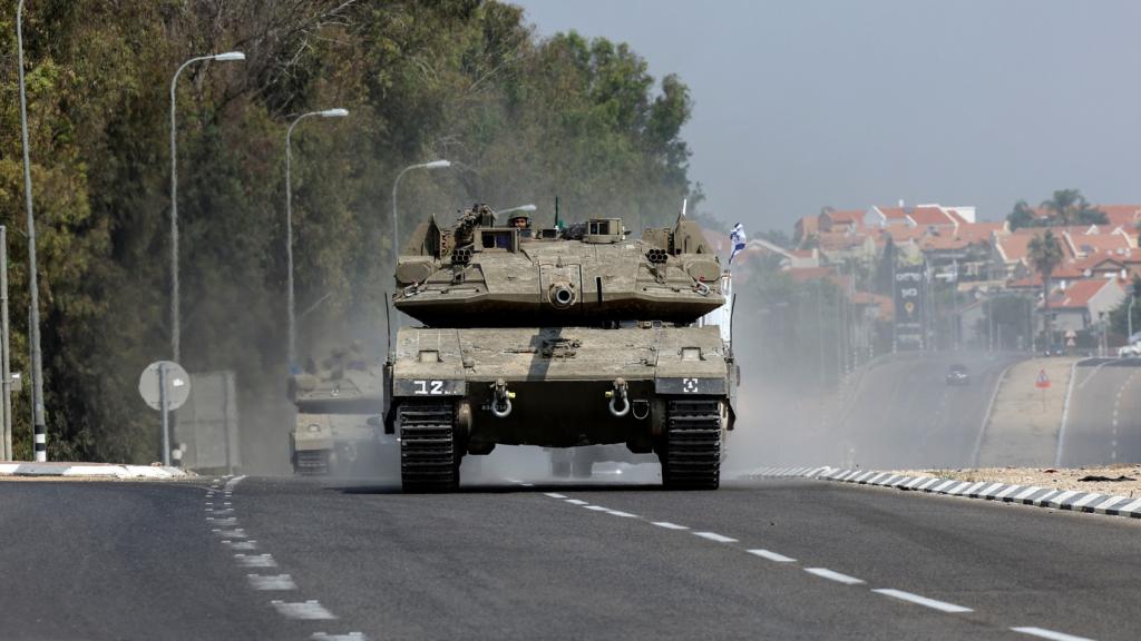 Grupo de tanques Merkava de Israel cerca de la Franja de Gaza