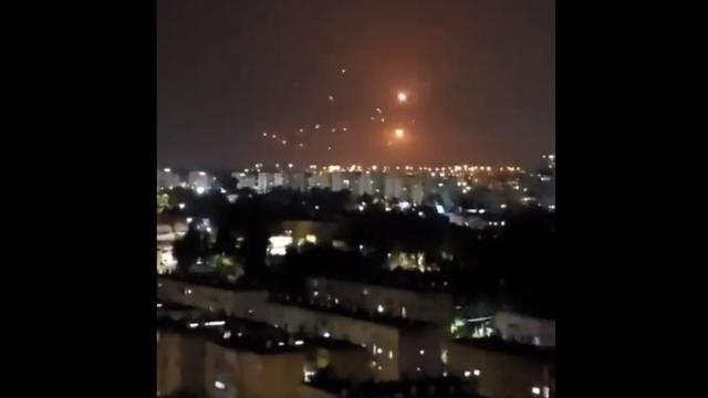 La Cúpula de Hierro israelí bloquea un ataque de Hamás al aeropuerto Ben Gurion de Tel Aviv.