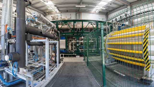 Interior del electrolizador de Repsol en el complejo industrial de Petronor.