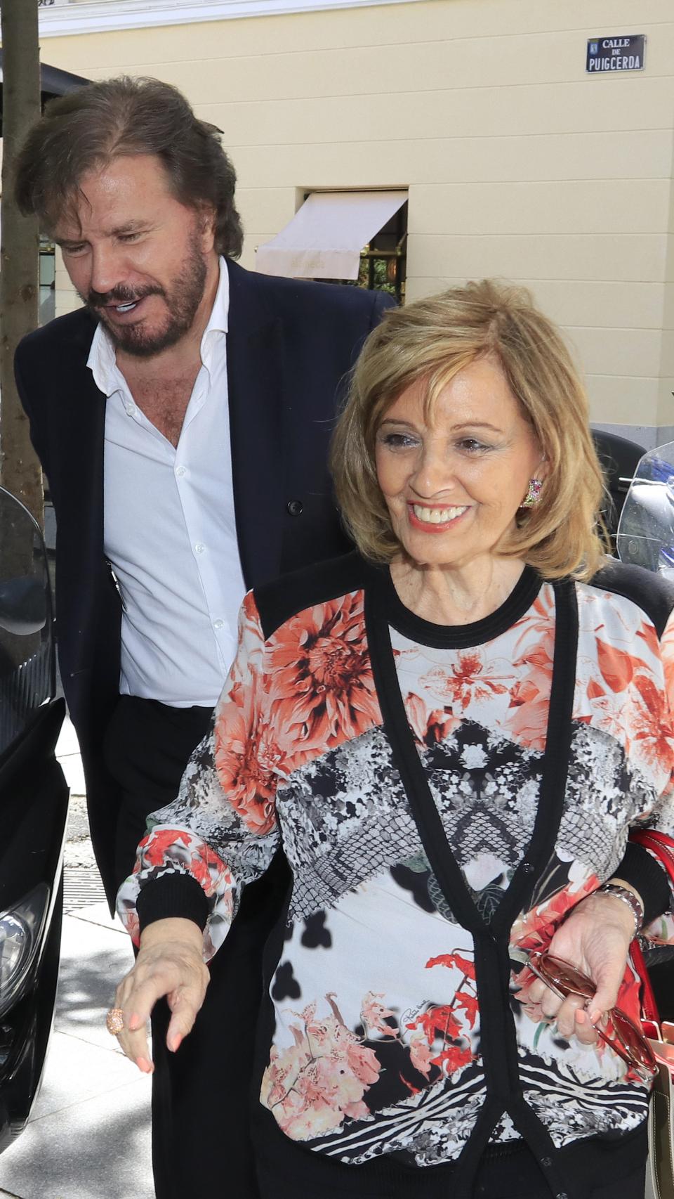 María Teresa Campos junto a Bigote en una fotografía tomada en Madrid, en 2018.