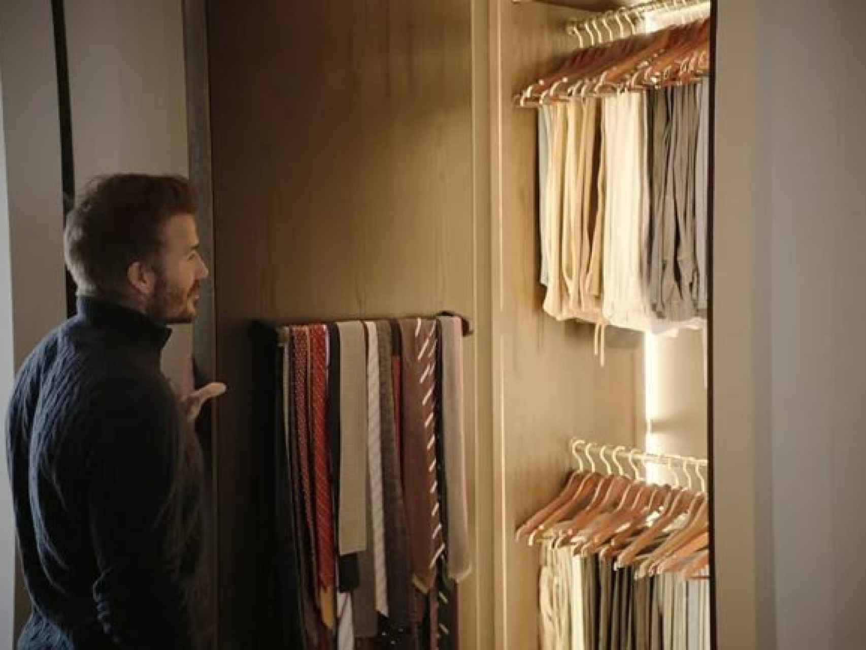 David Beckham ordenando al milímetro su armario.