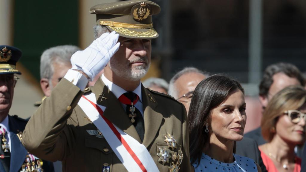Felipe VI y Letizia en la jura de la bandera de Leonor.