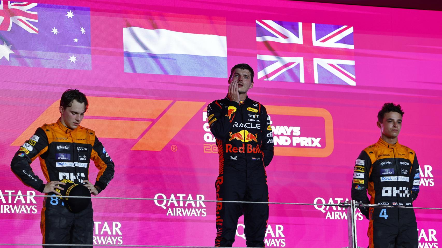 Piasri, Verstappen y Norris, tras su gran esfuerzo en el podio del GP de Qatar.