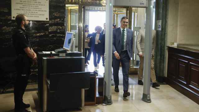 El presidente del Gobierno en funciones, Pedro Sánchez, a su llegada al Congreso este lunes.