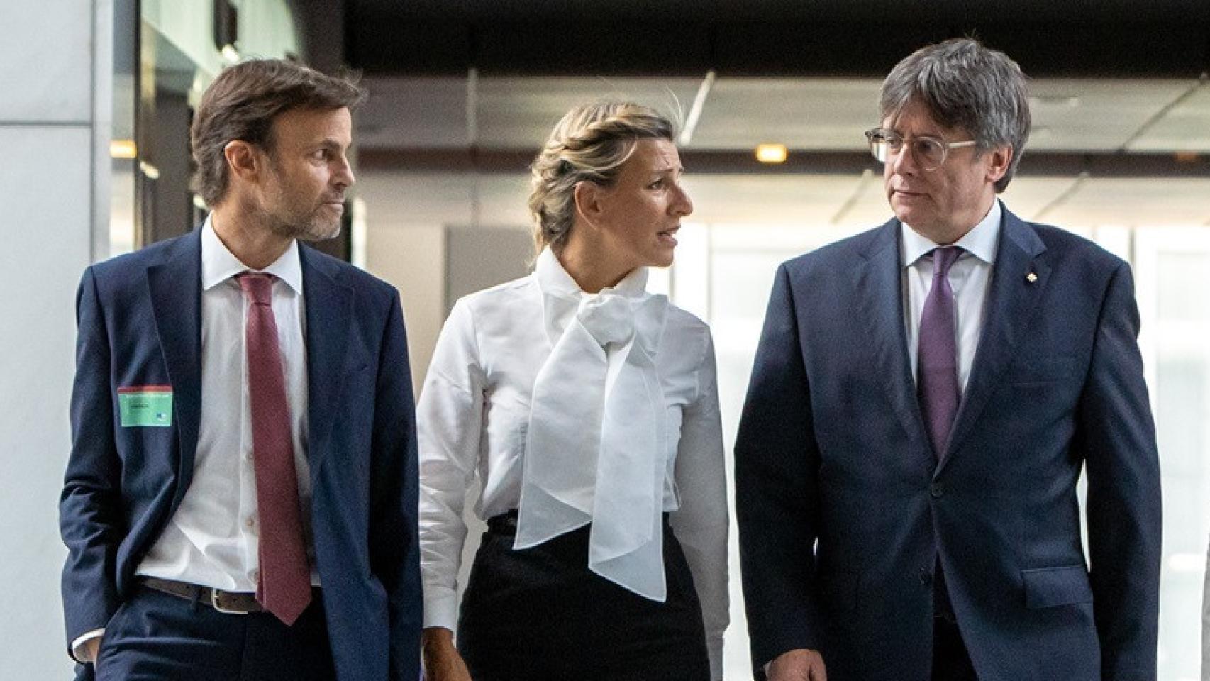 Jaume Asens, Yolanda Díaz y Carles Puigdemont, durante la visita de la vicepresidenta a Bruselas.