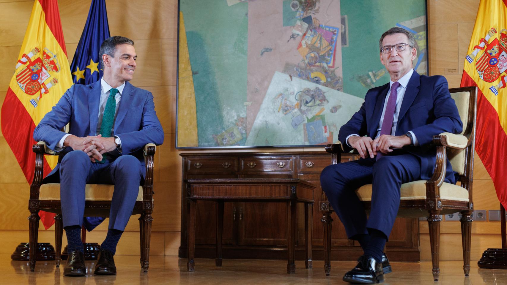 Pedro Sánchez y Alberto Núñez Fiejóo, este lunes durante la reunión que mantuvieron en el Congreso.
