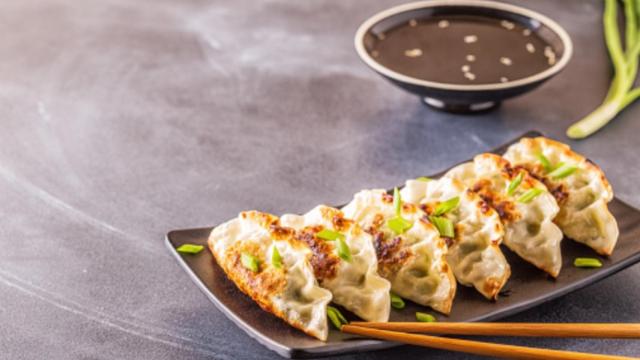 Conoce cuál es el mejor restaurante de Madrid especializado en gyozas﻿: una gran variedad por 5,5 euros.