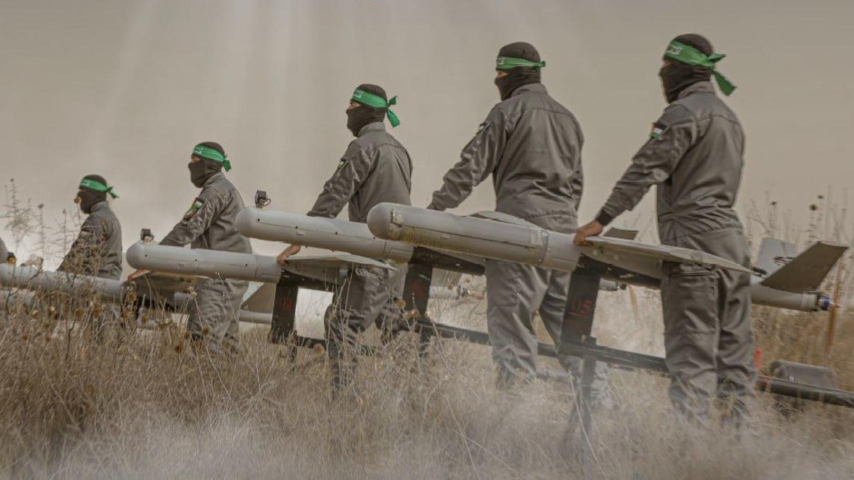 Soldados de Hamás a punto de lanzar una batería de drones kamikaze