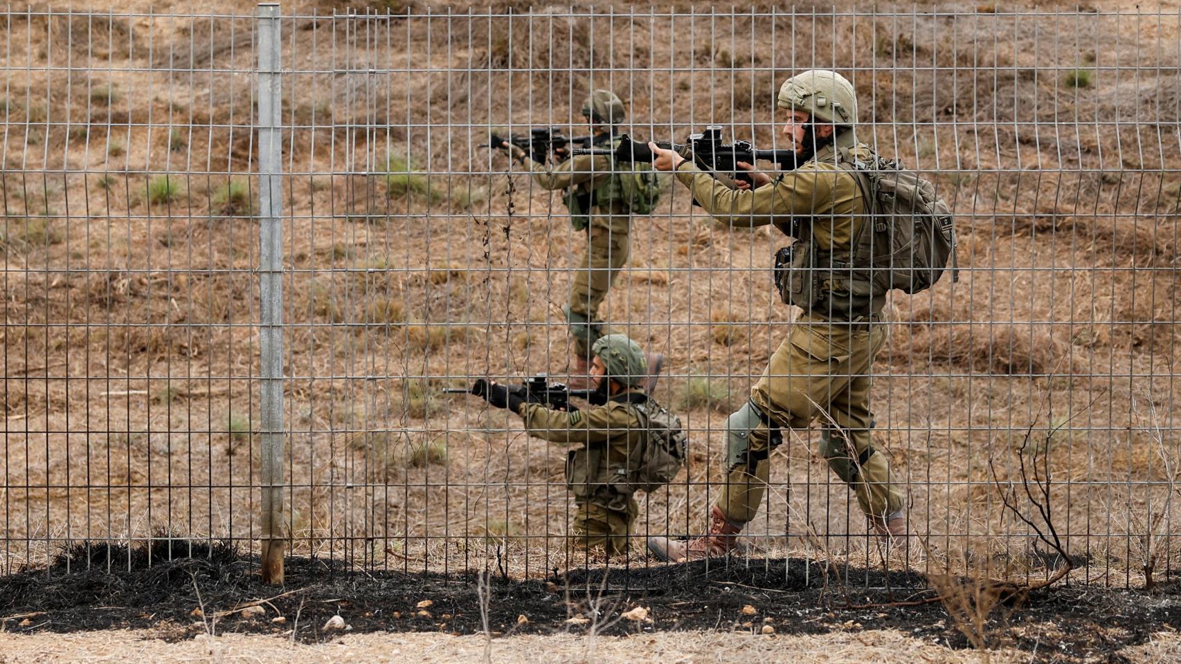 Soldados israelíes en Sderot, en el sur de Israel, una zona asaltada por los combatientes de Hamás.