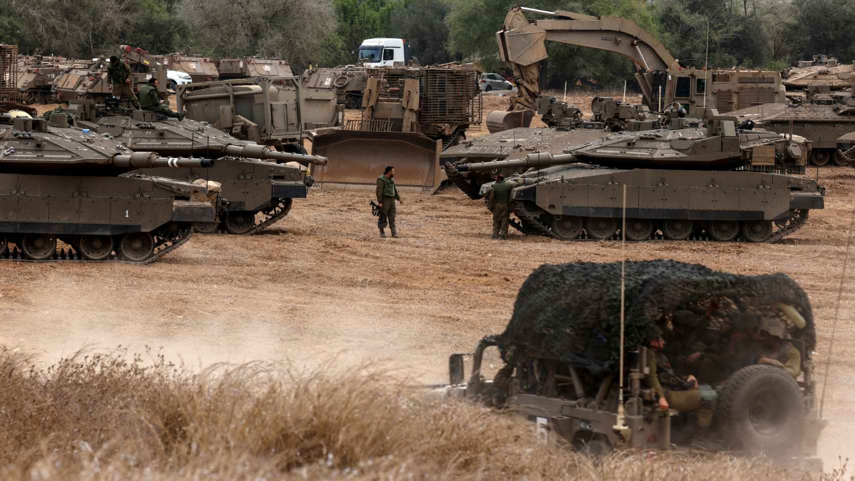 Tanques israelíes en la frontera con Gaza.