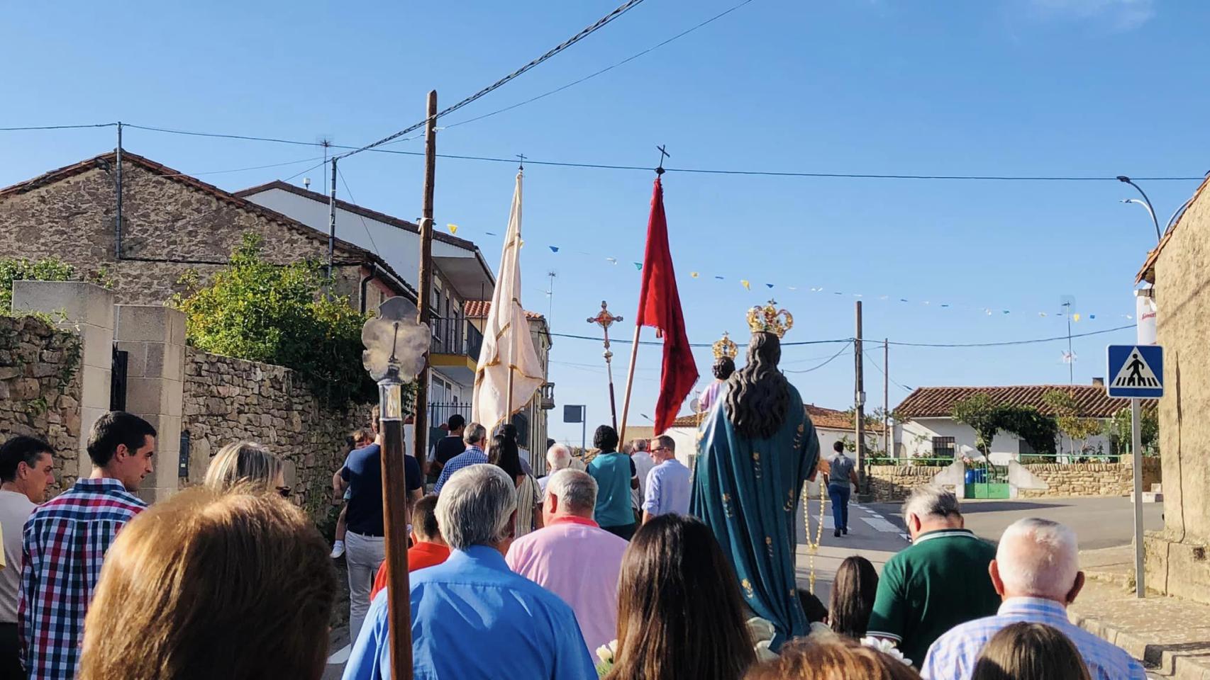 Procesión del Rosario en las fiestas de Las Madrinas de Guadramiro