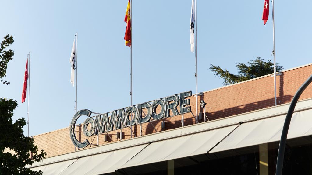 El emblemático edificio que conserva el rótulo de Commodore, en el número 5 de la plaza de la República Argentina de Madrid.