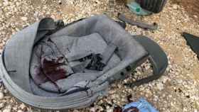 La silla de un bebé completamente ensangrentada en el kibutz donde se produjo la matanza.