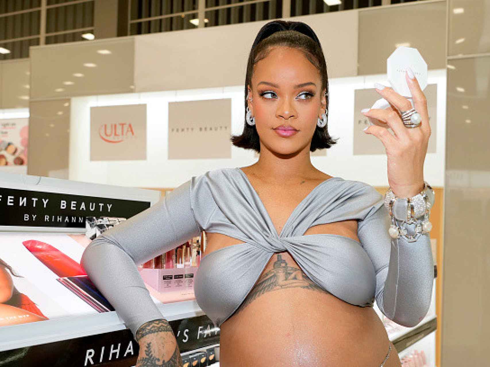 Rihanna en la tienda de cosméticos Ulta Beauty