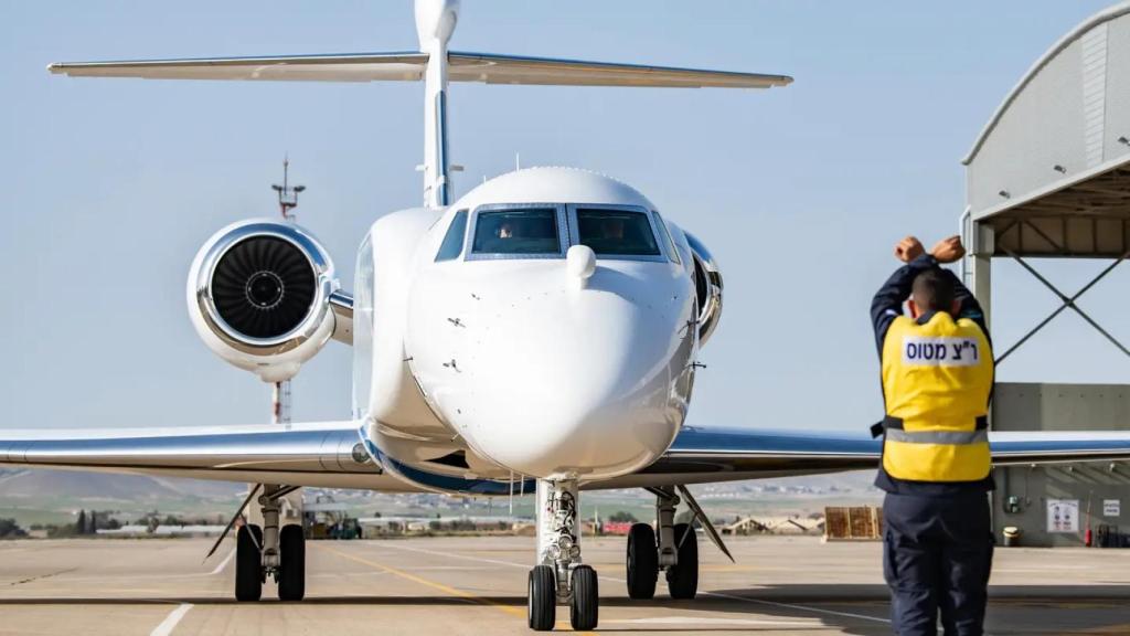 Primer plano del avión espía Oron