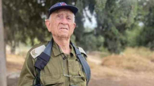 Ezra Yachin, reservista del ejército israelí de 95 años.