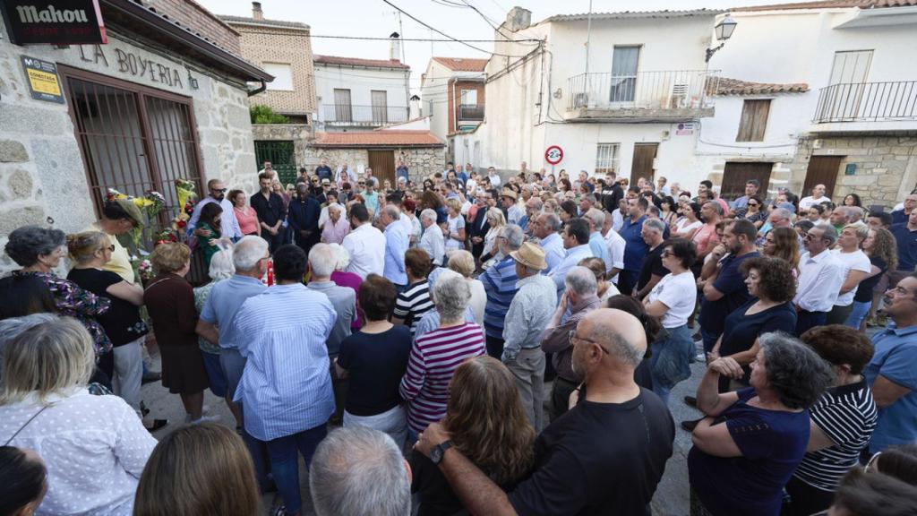 Concentración de repulsa por el asesinato de Belén en Pelahustán. Foto: EFE