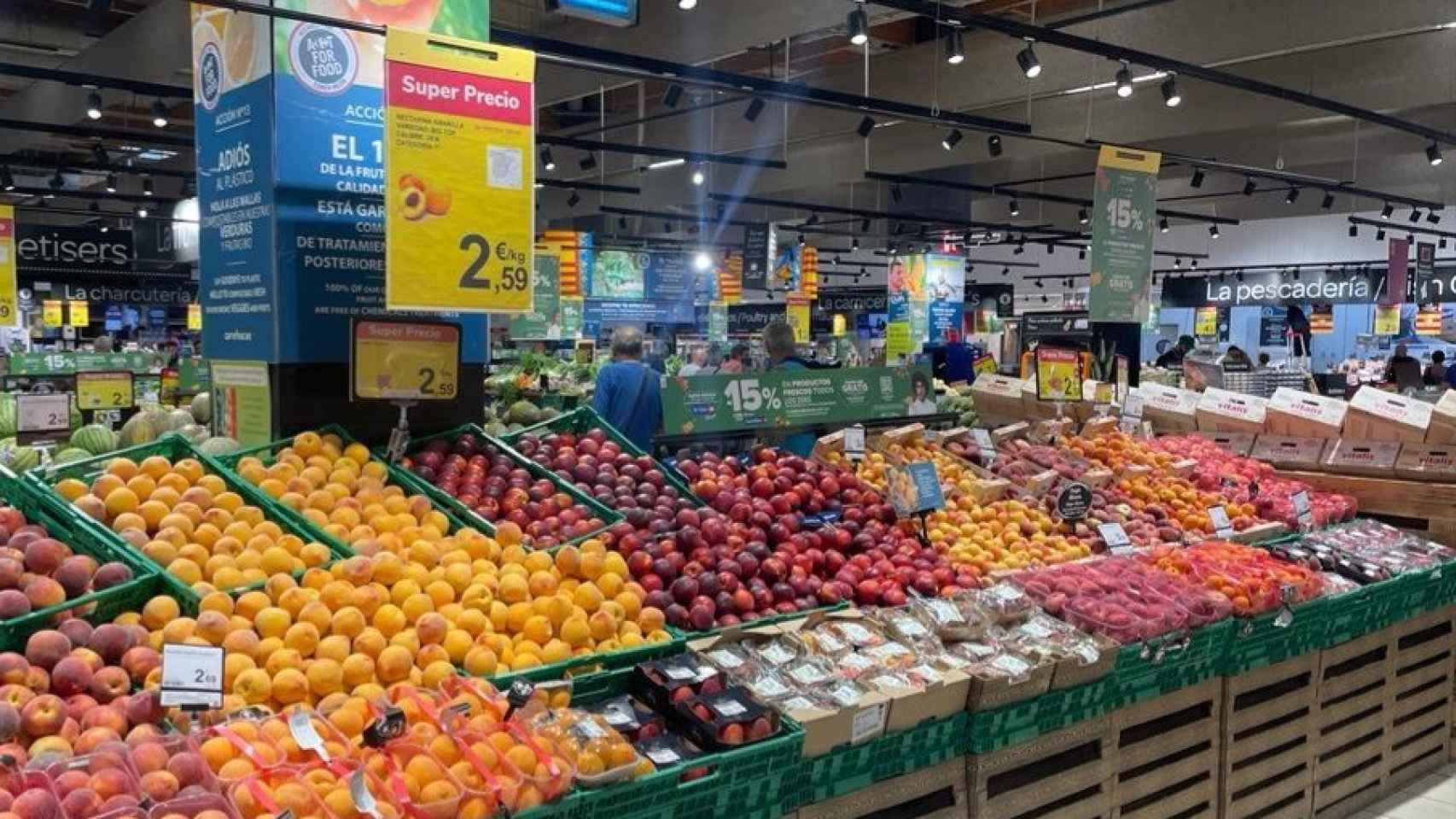 Imagen de la zona de frutas de un supermercado de Carrefour.