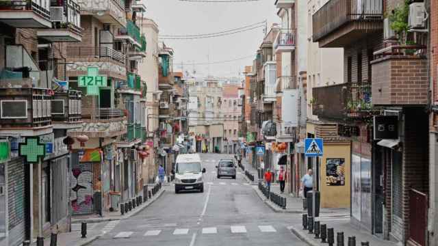 Calle del distrito de Usera, el 'Chinatown' de Madrid, con varios comercios chinos.