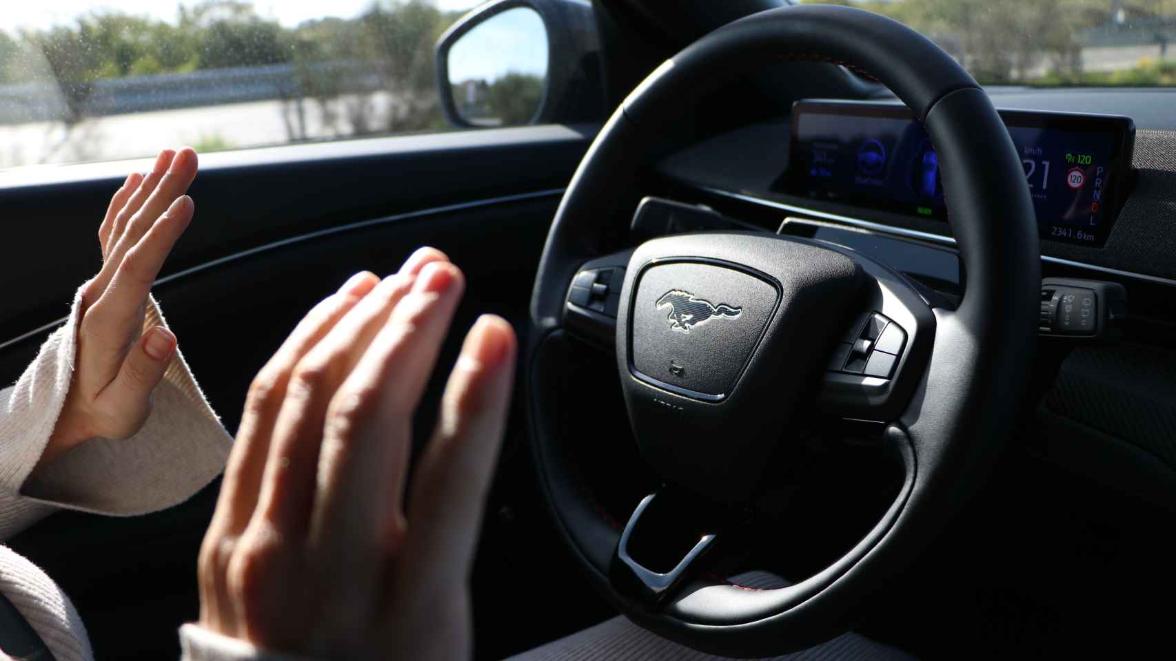 Ford ya permite poder soltar las manos del volante durante la conducción.