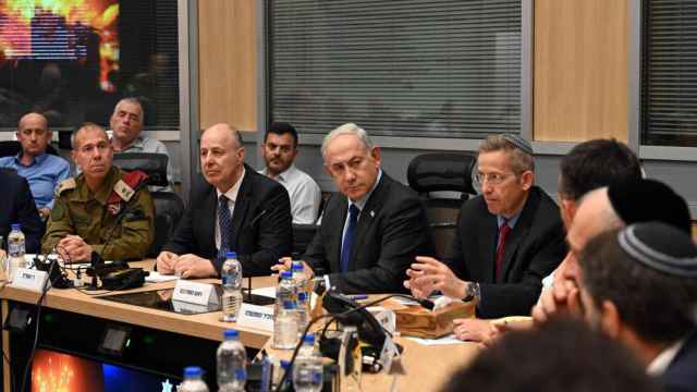 El primer ministro de Israel, Benjamin Netanyahu, preside un gabinete de seguridad en Tel Aviv este martes.