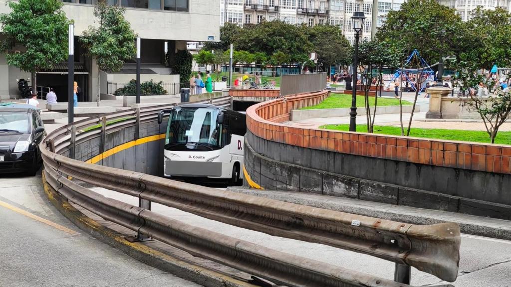 Autobús atascado en el túnel de Juana de Vega