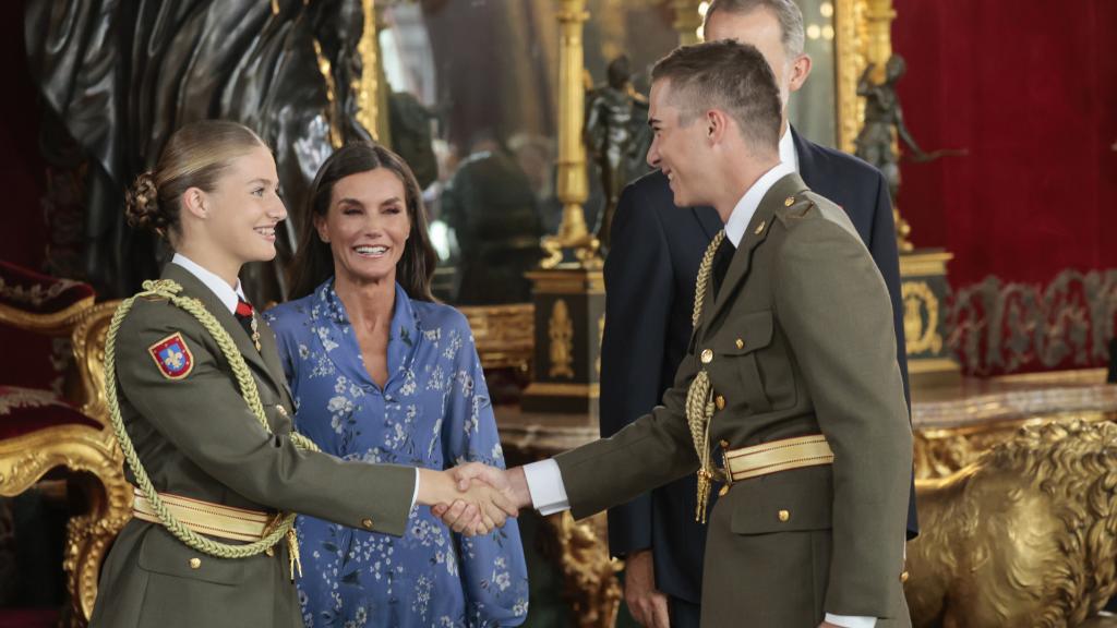 La Princesa de Asturias, durante el besamanos de los cadetes.