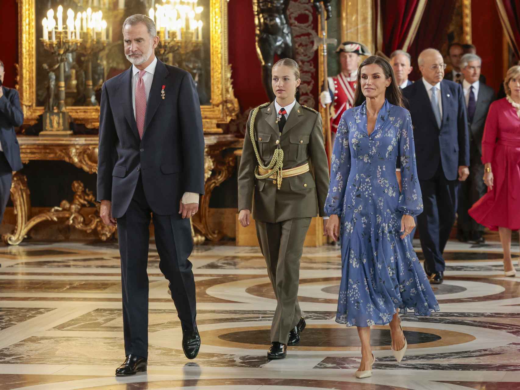 Felipe VI, la Princesa Leonor y la Reina Letizia, ayer, en el Palacio Real de Madrid.