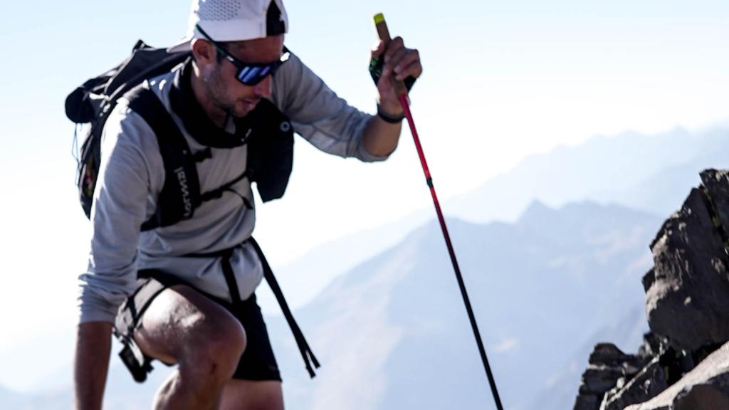Kilian Jornet durante su escalada de 177 cimas en solo 8 días en los Pirineos