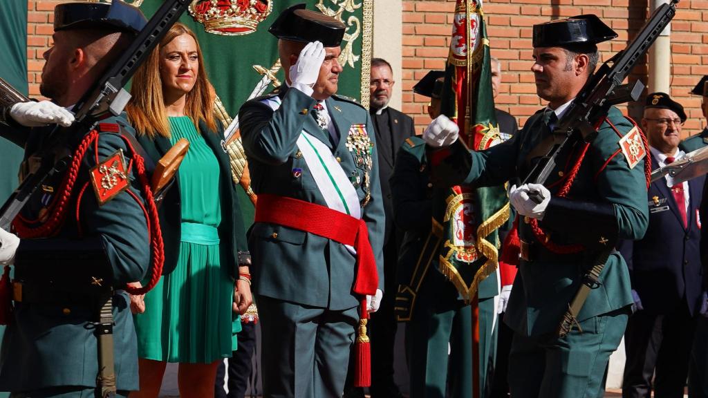 La Guardia Civil celebra el día de su Patrona, la Virgen del Pilar, con una Parada Militar y desfile terrestre y aéreo, actos presididos por el General de División, D. Luis del Castillo Ruano, acompañado de la delegada del Gobierno en Castilla y León, Virginia Barcones