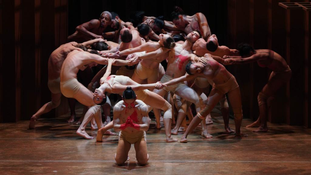 Un momento del espectáculo de Sidi Larbi Cherkaoui en el Real. Foto: Javier del Real