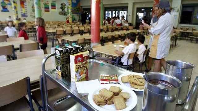 Larvas y menús raquíticos: qué dan realmente las empresas de comer a tu hijo en el colegio