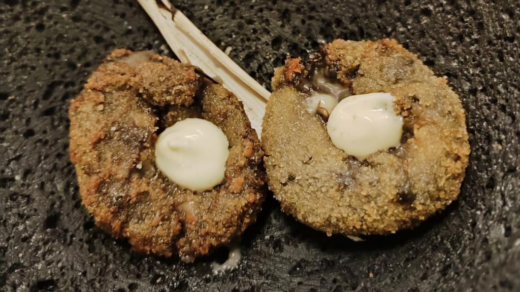 Las croquetas de cuitlacoche y queso de cabra.