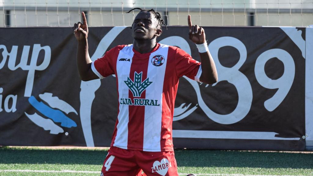 Luis Rivas celebra un gol en un partido del Zamora CF de la pasada temporada