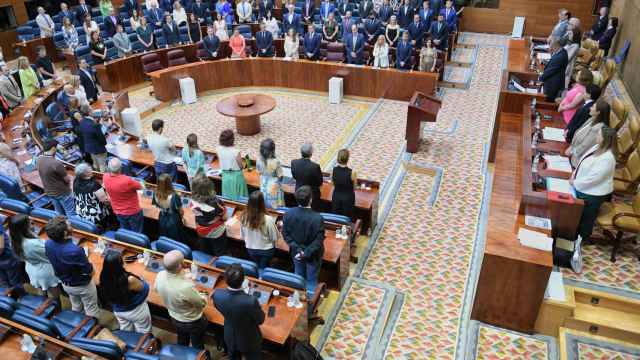 Minutos de silencio en la Asamblea de Madrid en una imagen de archivo.
